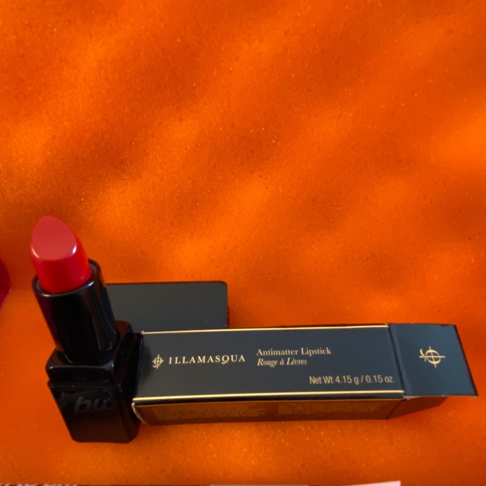 NEW Illamasqua Antimatter Lipstick in Midnight